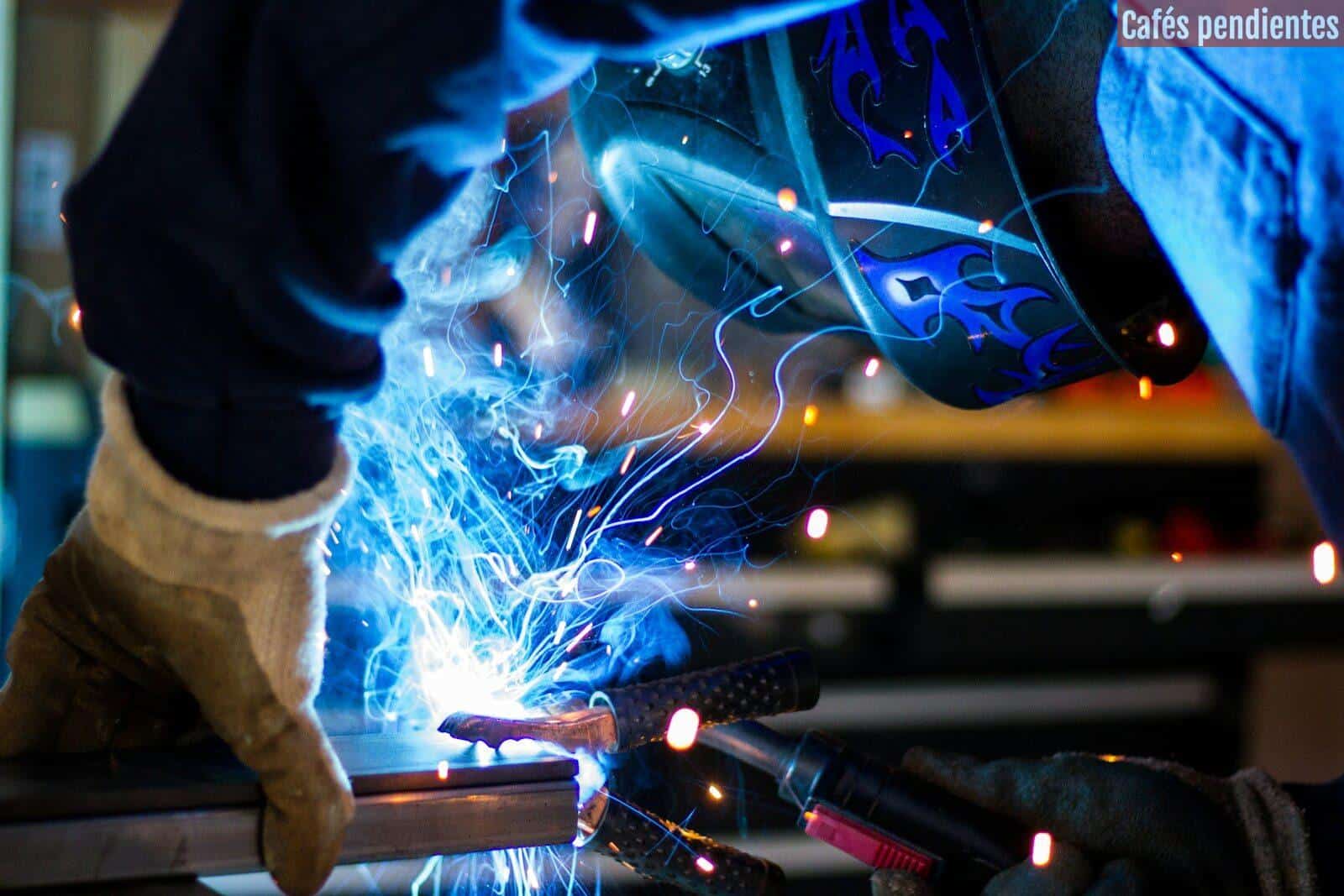 Cómo se fabrican piezas metálicas de precisión en automoción e industria
