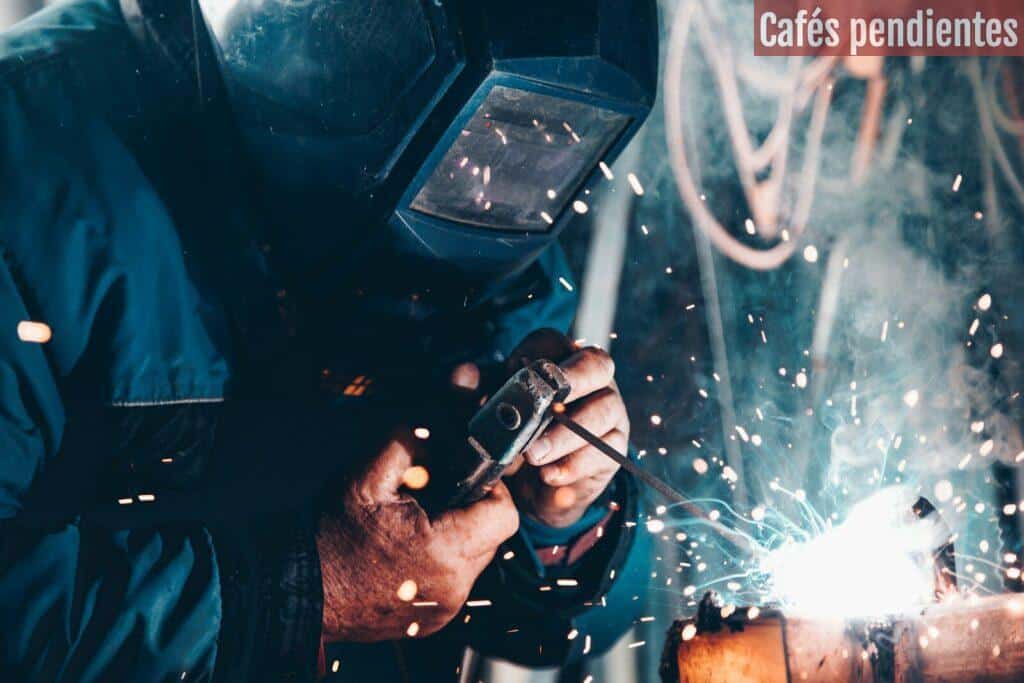 fabricar piezas metálicas de precisión en automoción e industria